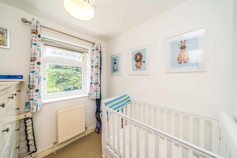 2 bedroom semi-detached house to rent, Woodstock Avenue, Isleworth TW7