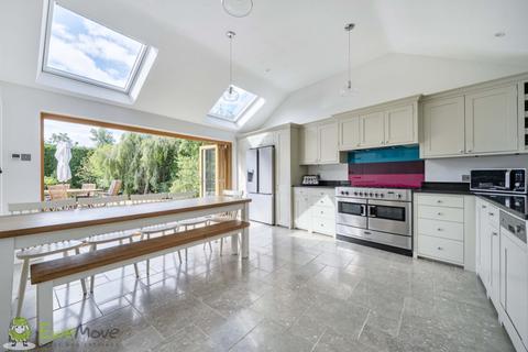 4 bedroom detached house for sale, Winston Avenue, Tadley RG26