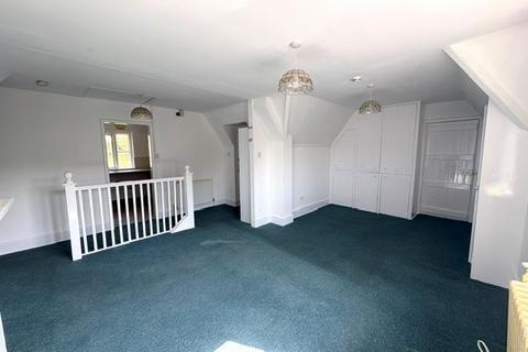 3 bedroom flat to rent, South Lodge, Eastbourne, BN20