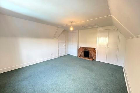 3 bedroom flat to rent, South Lodge, Eastbourne, BN20