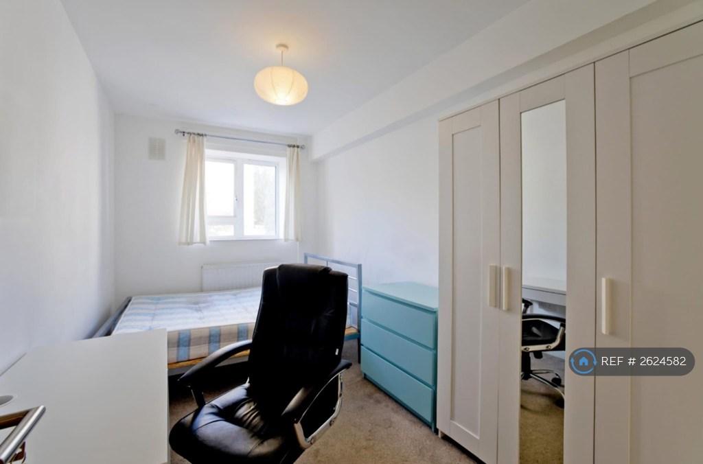 Apartment in London, Regents Park Estate, Fitzrovia - View 3