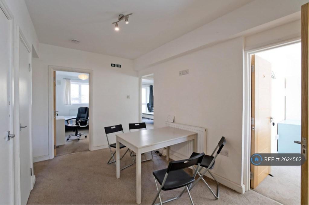 Apartment in London, Regents Park Estate, Fitzrovia - View 5