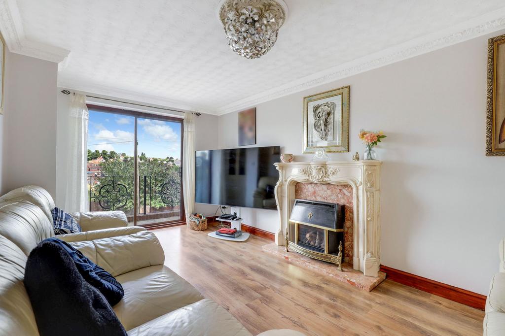 House in Nottingham, Porchester Gardens, Woodthorpe - View 3