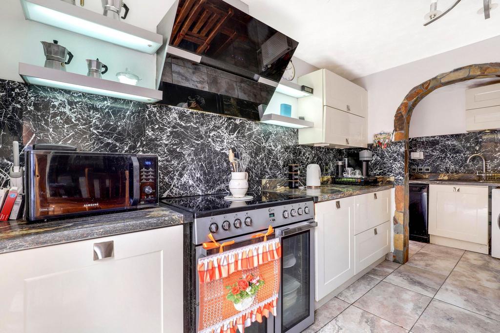 House in Nottingham, Porchester Gardens, Woodthorpe - View 5