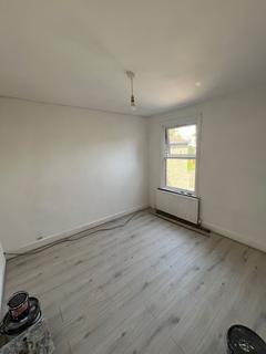 2 bedroom flat to rent, 9 Rectory Road , London  E12