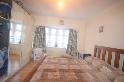 3 bedroom terraced house to rent, Malvern Drive, IG3 9DP