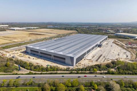 Warehouse to rent, Highworth Rd South Marston SN3 4TZ