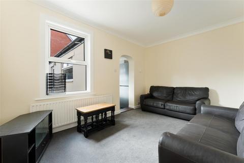 4 bedroom house share to rent, Clifton Road, Salisbury