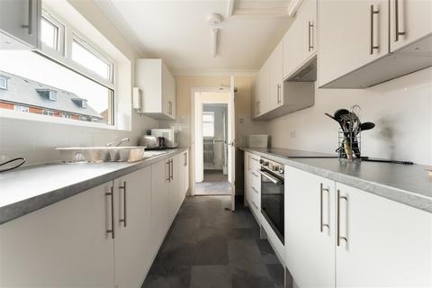 4 bedroom house share to rent, Clifton Road, Salisbury