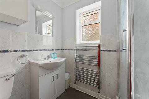 4 bedroom house share to rent, Clifton Road, Salisbury