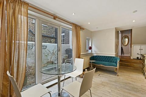 1 bedroom ground floor flat for sale, Landor Walk, London