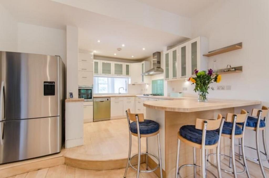 Apartment in London - View 4