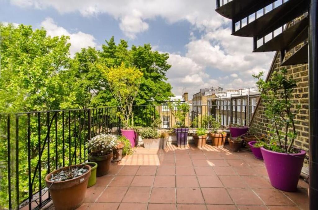 Apartment in London - View 5