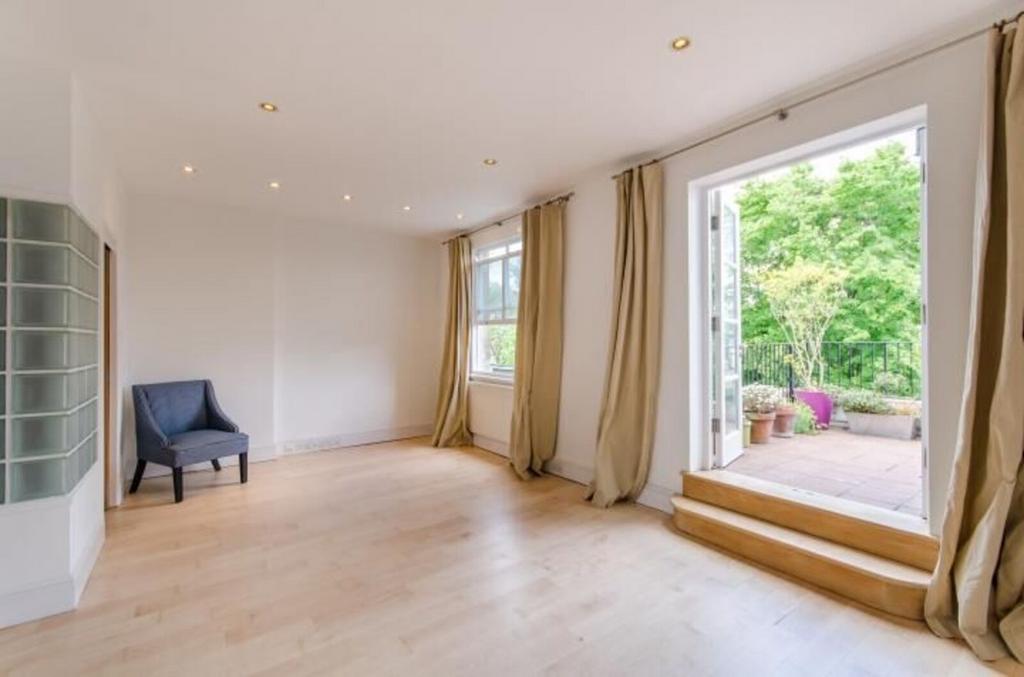 Apartment in London - View 2