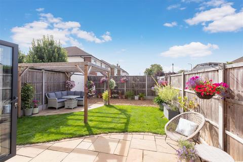 3 bedroom detached house for sale, Barnfield, Cippenham