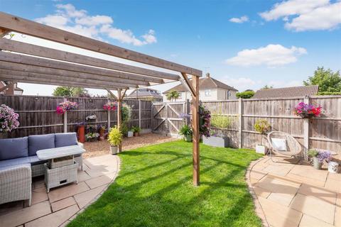 3 bedroom detached house for sale, Barnfield, Cippenham
