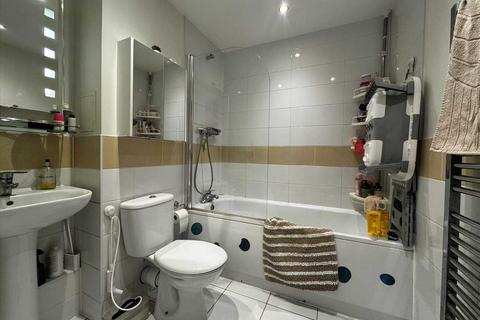2 bedroom apartment to rent, Chapel Court, Romford, Romford