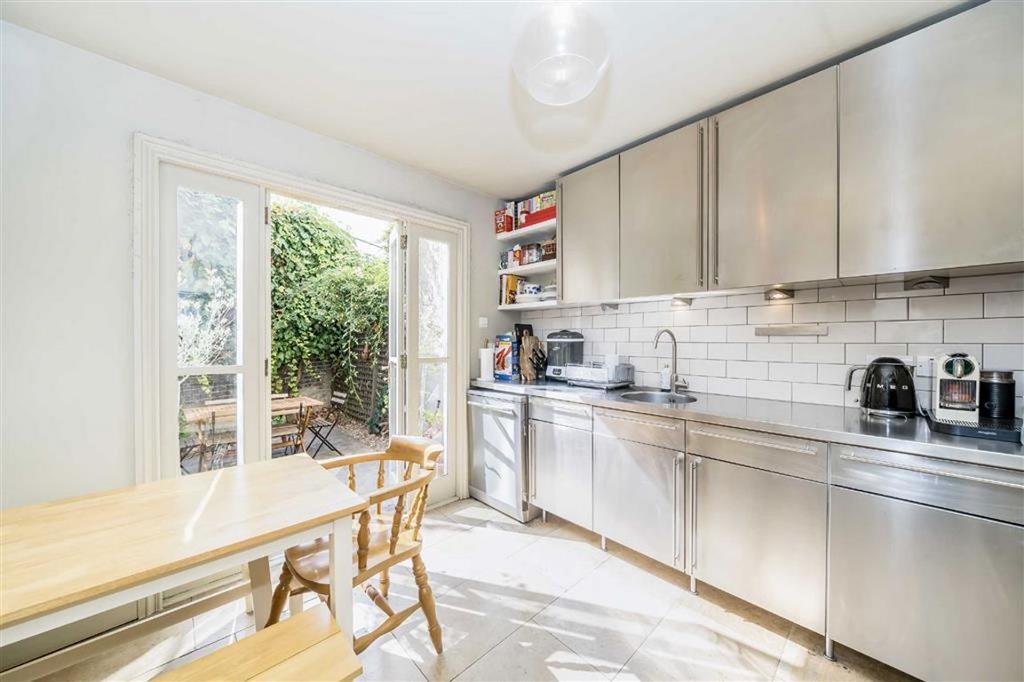 House in London - View 2