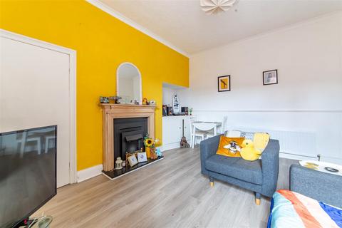 2 bedroom flat to rent, Naters Street, Whitley Bay, NE26