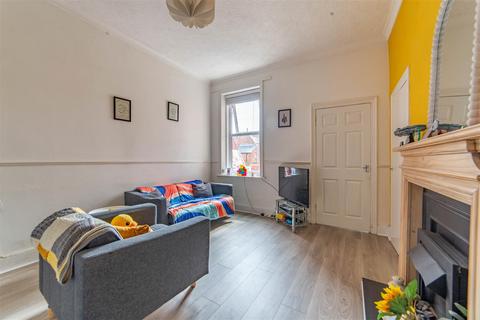 2 bedroom flat to rent, Naters Street, Whitley Bay, NE26