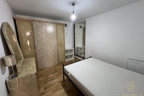 Studio to rent, West Way, HOUNSLOW TW5