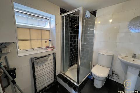 Studio to rent, West Way, HOUNSLOW TW5