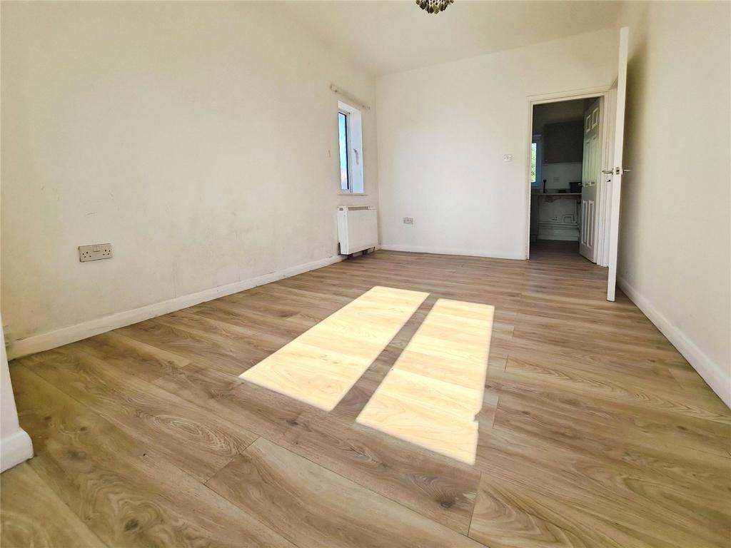 Apartment in Southampton, Western Docks, Freemantle - View 3