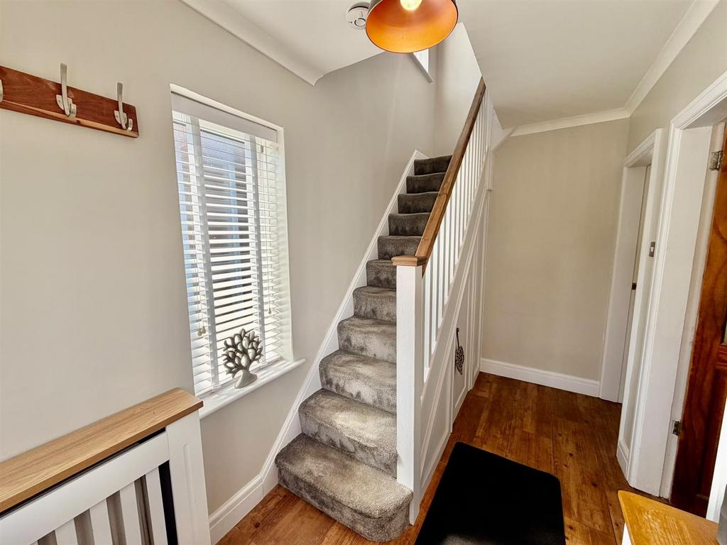 House in Oldham, Holt Lane End, Hollinwood - View 2