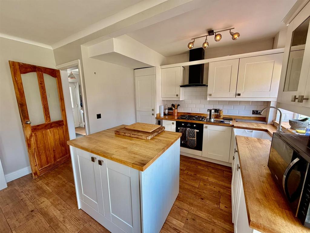 House in Oldham, Holt Lane End, Hollinwood - View 5