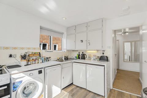 2 bedroom maisonette for sale, Cedar Way, Sunbury-on-Thames, Surrey, TW16