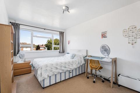 2 bedroom maisonette for sale, Cedar Way, Sunbury-on-Thames, Surrey, TW16