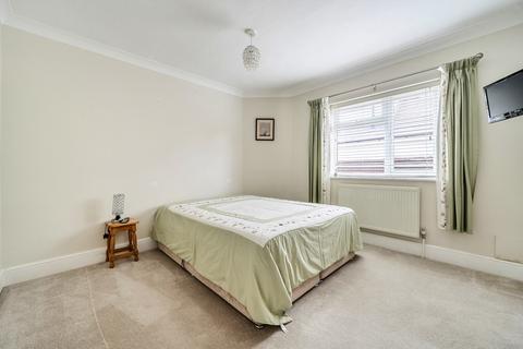 undefined, London Road, Berkshire RG40