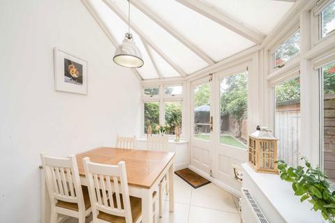 4 bedroom house to rent, Fernbank Mews, London SW12