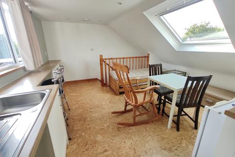 Studio to rent, Croft Avenue, Kidlington, Oxfordshire, OX5