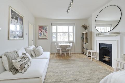Studio to rent, Nottingham Place, London, W1U