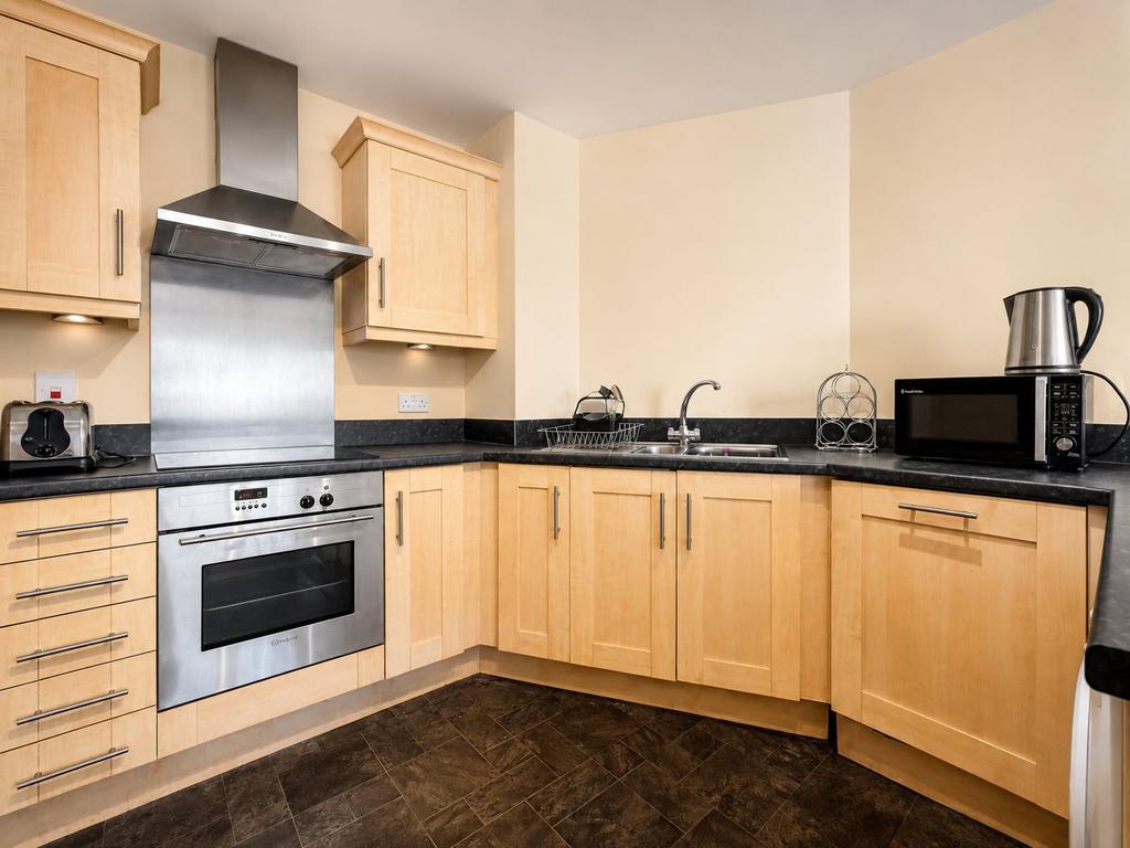 Apartment in Cardiff, Crockherbtown, Castle - View 3