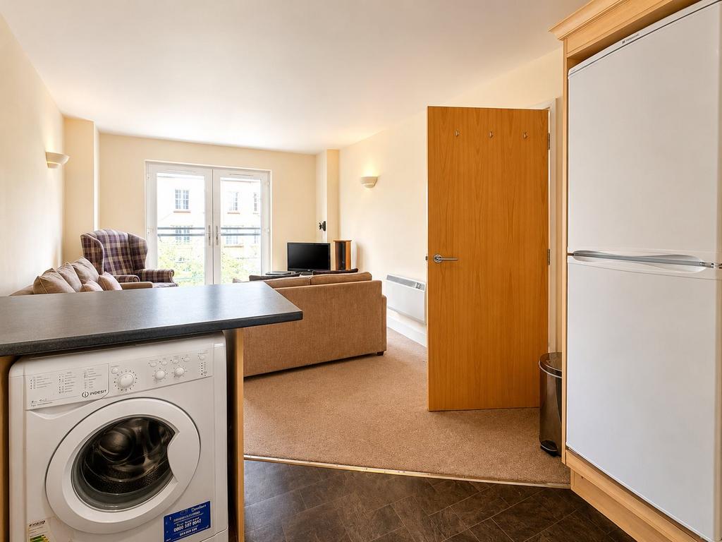 Apartment in Cardiff, Crockherbtown, Castle - View 4