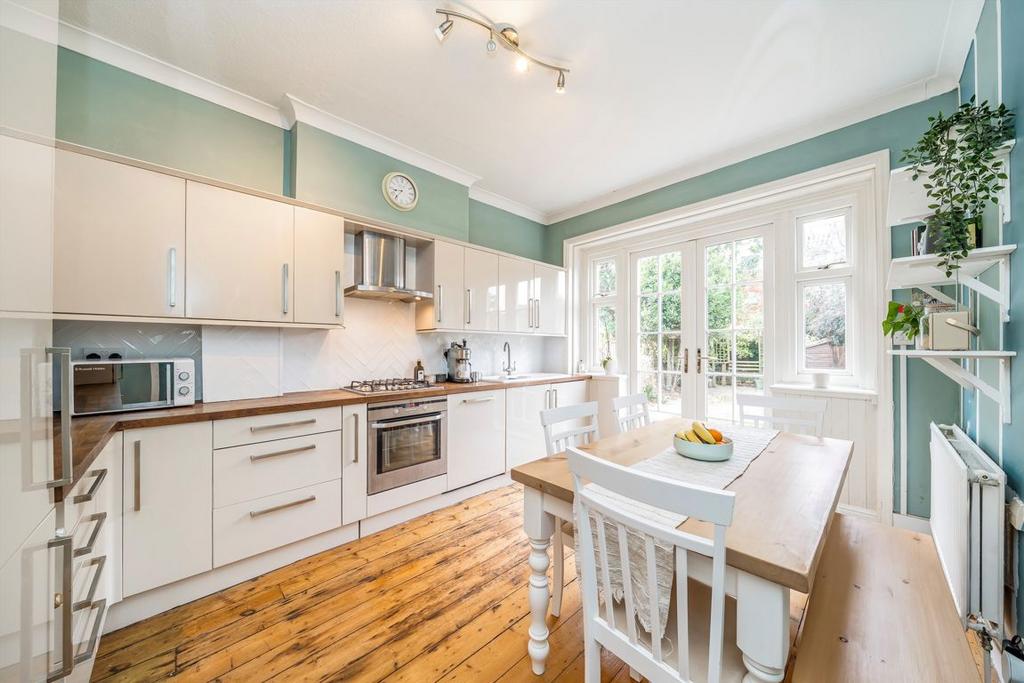 Apartment in London - View 3