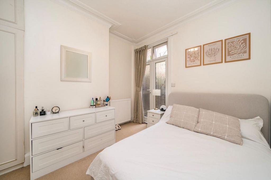 Apartment in London - View 5