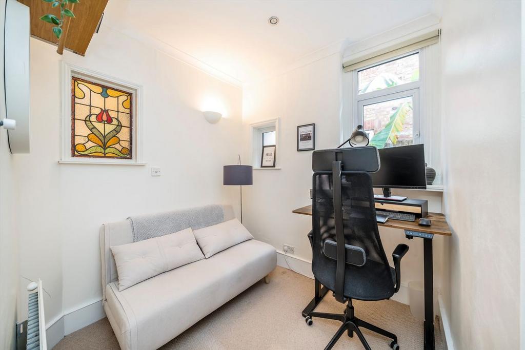 Apartment in London - More