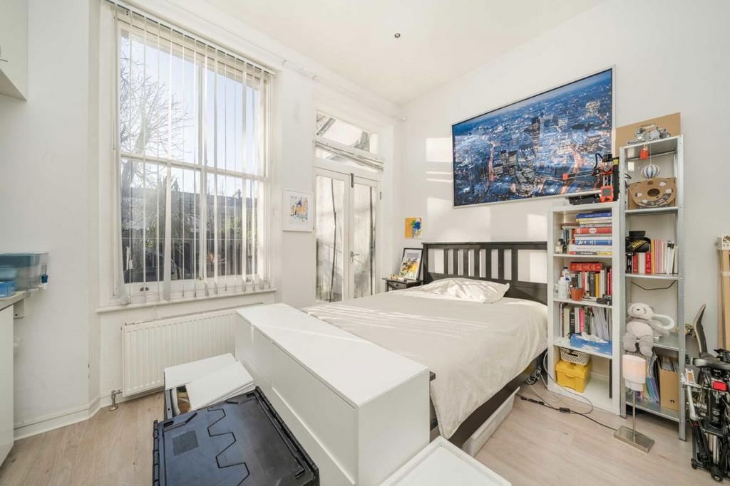 Apartment in London - View 3