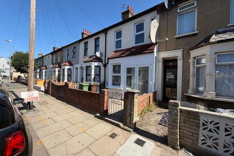 2 bedroom house to rent, Devon Road, Barking IG11