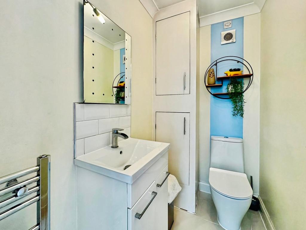 Cloakroom/ Wc