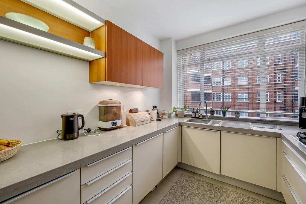 Apartment in London - More