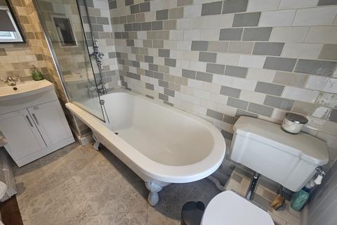 2 bedroom flat to rent, Loose Road, Maidstone, ME15