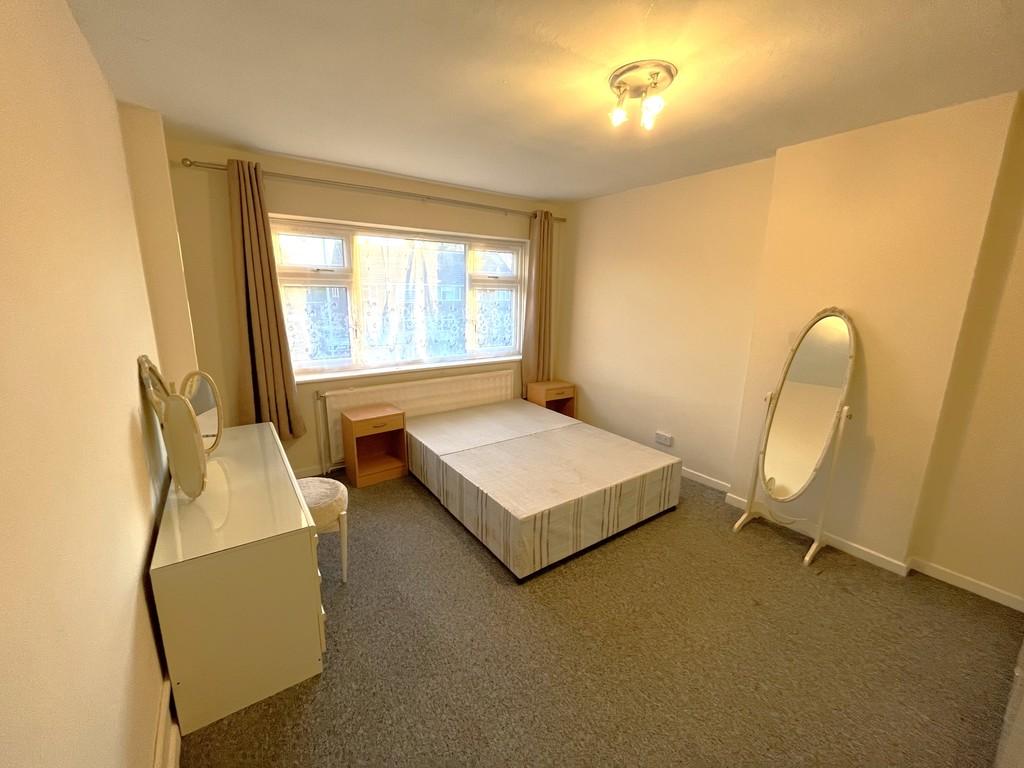 House in Reading, Lower Earley, Earley - View 4
