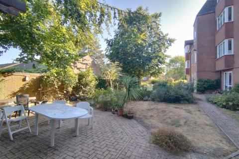 1 bedroom retirement property for sale, Flat 26 Lutyens Lodge, 523 Uxbridge Road, Pinner, Middlesex, HA5 4JX