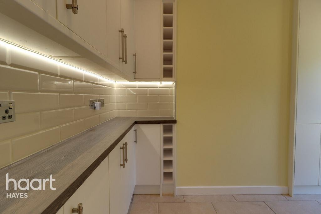 Apartment in Hayes - View 2
