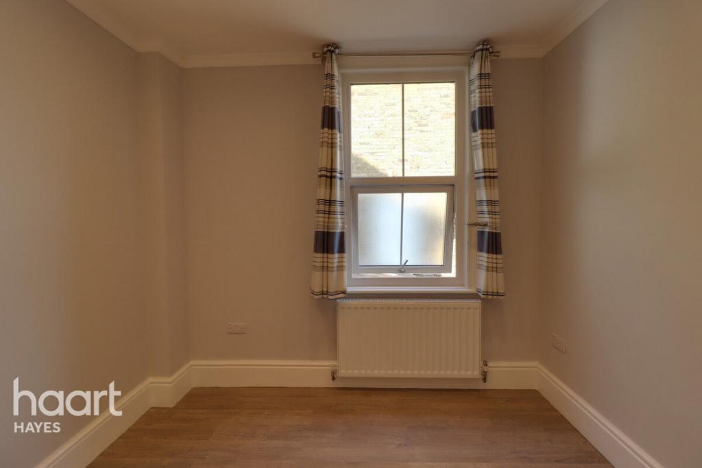 Apartment in Hayes - View 3