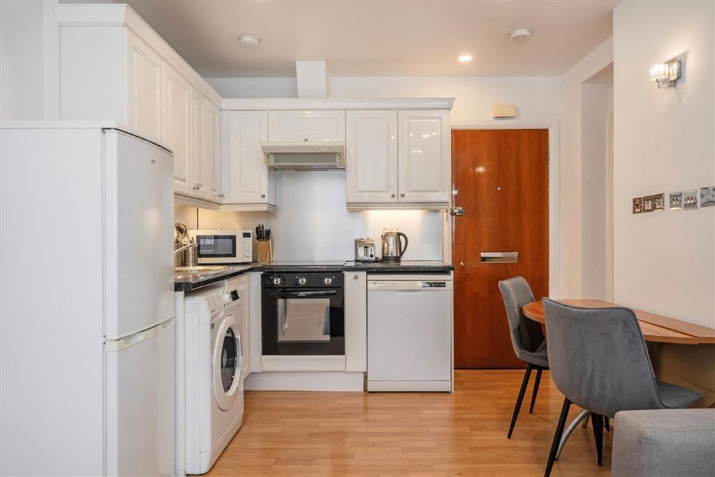 Apartment in London - View 5